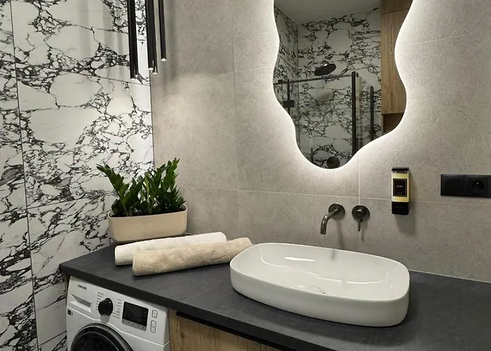 Neon I Apartmán Čenstochová